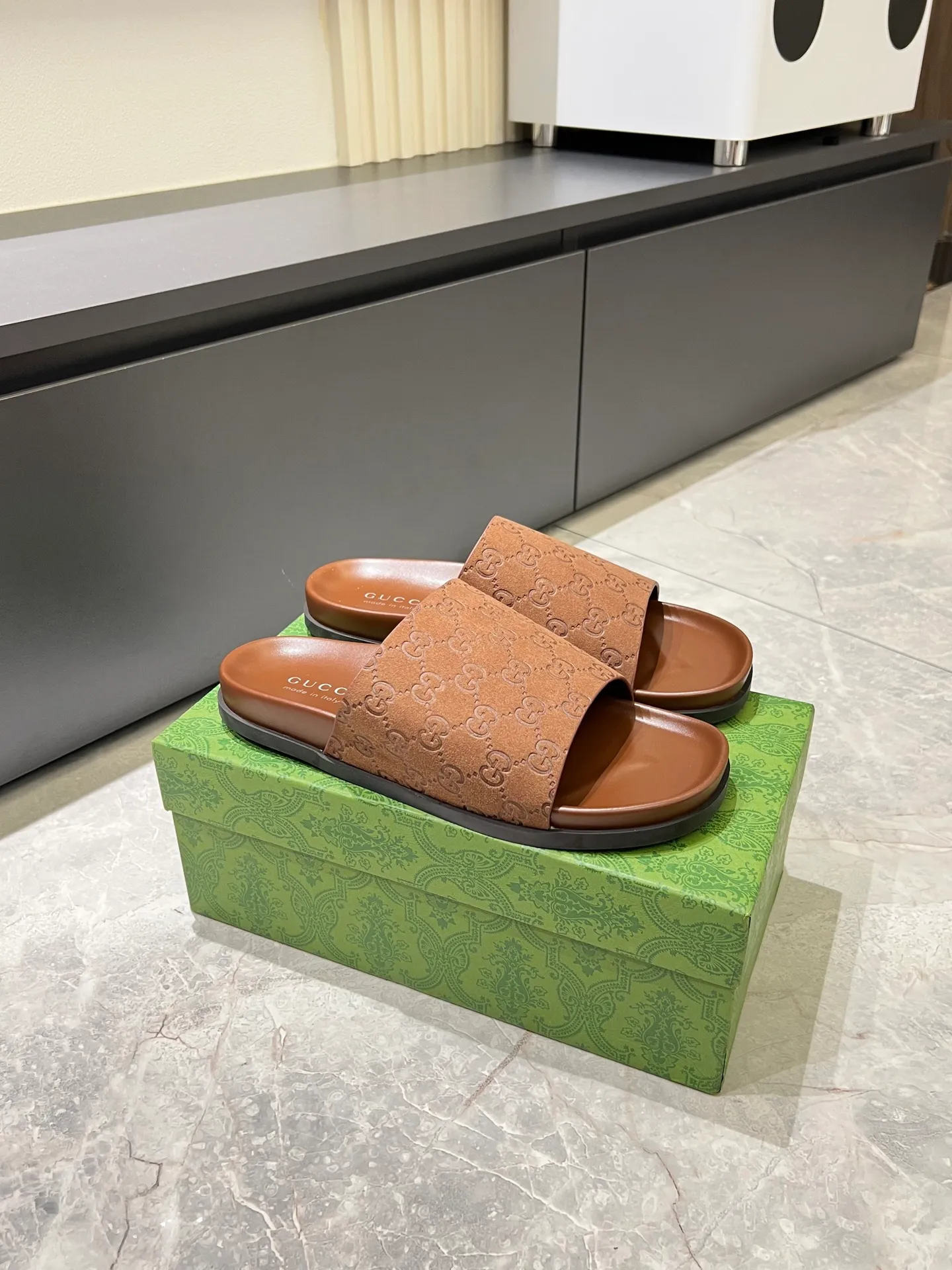 Men's Men's Shoes 💰p320 "GUCC＊" These slippers are made of GG polyester and feature a Gucci label on the front, adding a bold logo feel to the style. "Gucci Made in Italy" stamped label Rubber sole. Size 38-44
